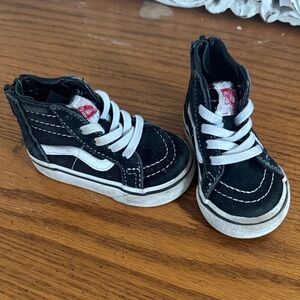 Kids Black and White High-Top vans